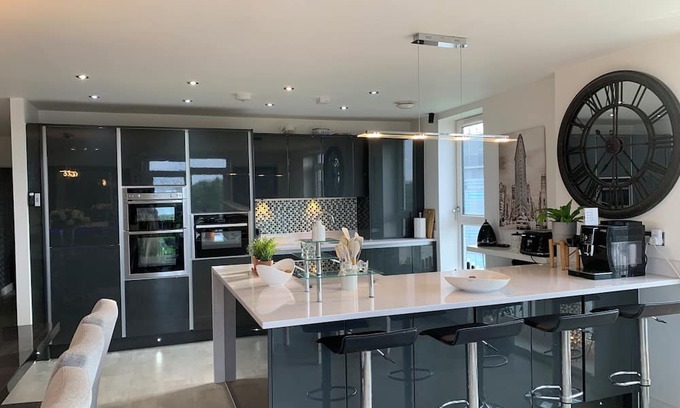 Derby Apartment | Luxury Derby Penthouse self catering apartment with roof terrace and hot tub