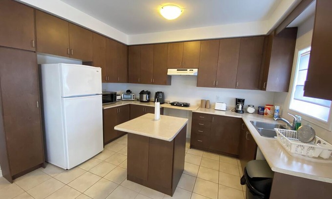 Oakville House | Simple 4 Bedroom House Oakville
