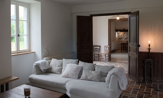 Lys House | Maison de Ferme aux Pieds des Pyrénées, Près des Sentiers, des Forêt.