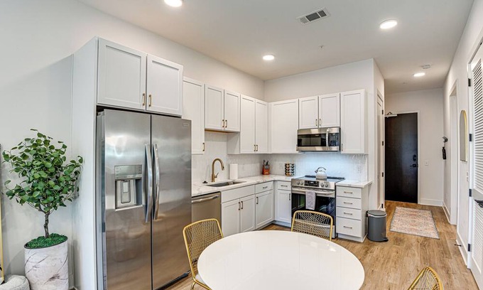 Five Points Condo | Modern Condo 2 Mi to Broadway & Downtown Nashville