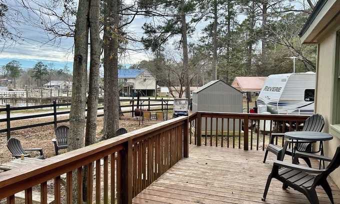 Santee Cabin | Your Cozy Retreat Lake Getaway