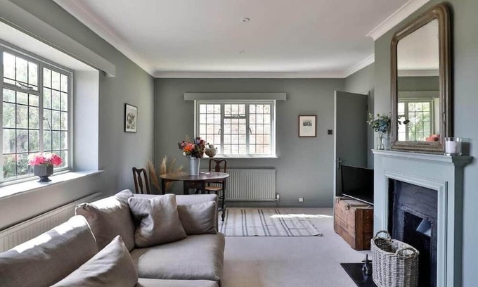 Beverston Condo | Tranquil 1 Bed/1 Bath Getaway at Beverston Castle