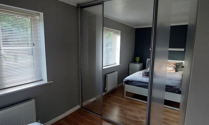 Acresford House | Beautiful 2-Bed House in Coventry