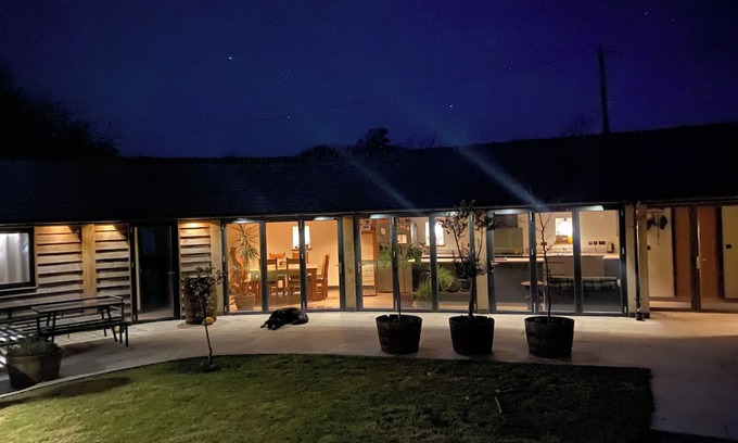 Hereford House | The Cart House - Rural Retreat - Pet Friendly