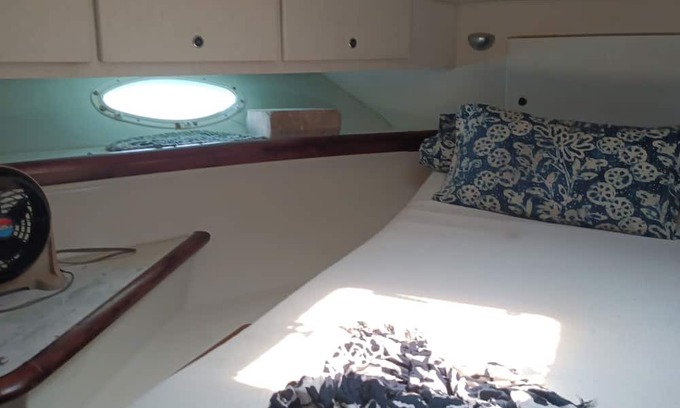 Key West Boat Rental | Cozy 43' Portofino Yacht with kayaks