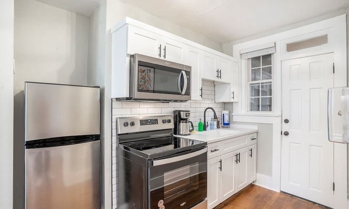 Ghent Apartment | Colley Manor - Piedmont Suite