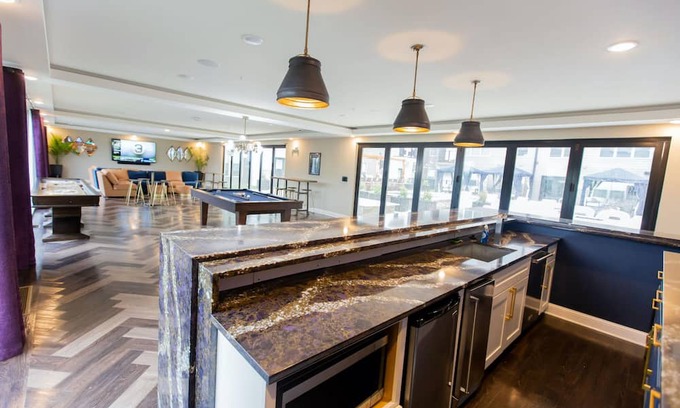 DeBaliviere Place Apartment | St. Louis | Central 2BD/2BA Forest Park Apartment