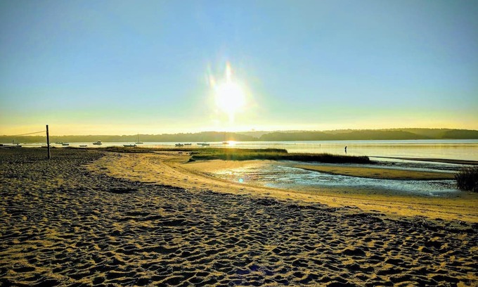 Wareham Center House | NO CAPE TRAFFIC - Pier 68 Cottage/Bungalow—Steps to Swifts Beach Wareham MA