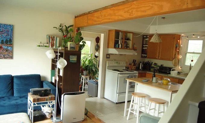 Kingston House | Bee happy house central to Kingston and near historical Portsmouth Village
