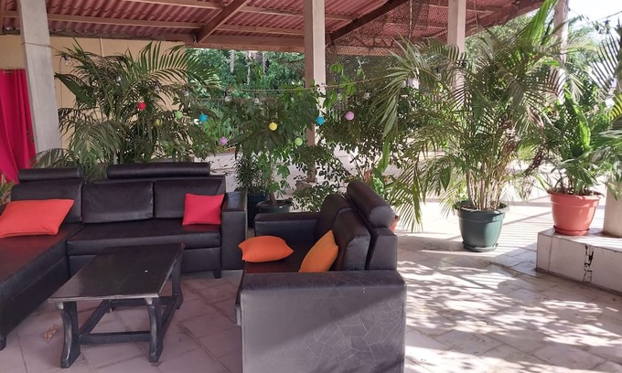 Cocody Apartment | Serviced 1 bed apartment free laundry & services