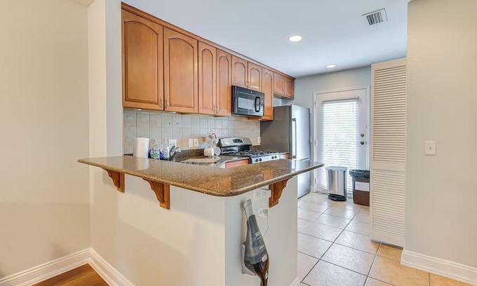 Carrollwood House | Pet-Friendly Tampa Escape - 7 Mi to Busch Gardens!