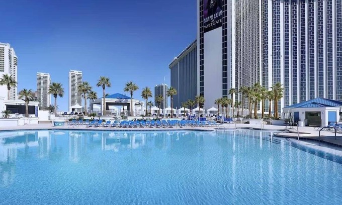 Winchester House | Tennis Courts & Outdoor Hot Tub Apt Near Strip