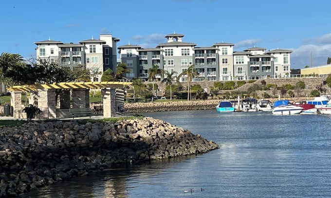 Channel Islands House | Drive-on Island California home