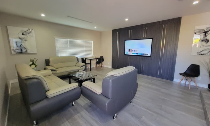 North Hollywood House | Modern 1-Bedroom with Deluxe Kitchen in Quiet North Hollywoodn
