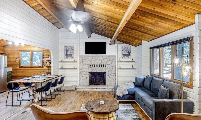 Cedar Ridge Cabin | Rollins Lake Getaway. 5 minutes to the lake! Great getaway for the family!