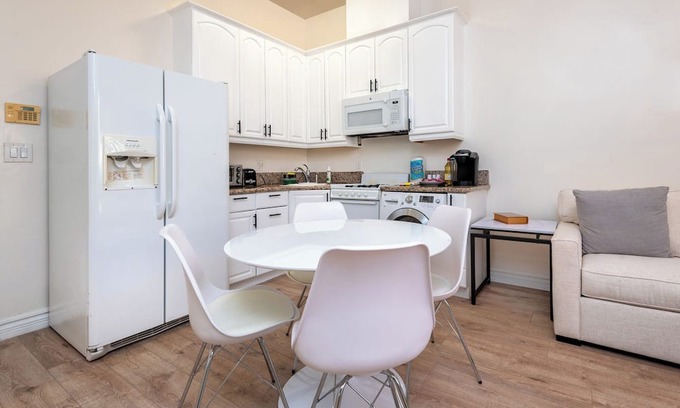 Los Angeles Apartment | Sophisticated 1-Bedroom Apt w/ Outdoor Patio