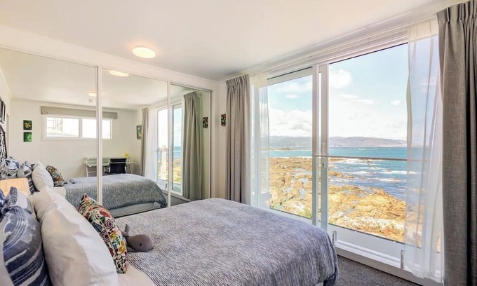 Houghton Bay Apartment | Ocean-front apartment on Wellington's south coast. 10 min to airport