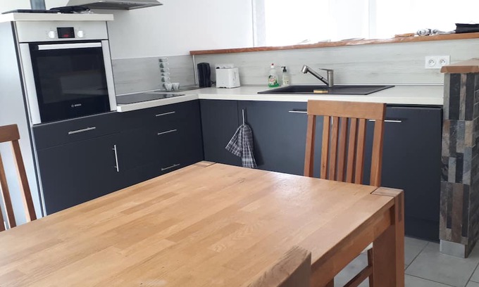 Saint-Etienne-le-Laus Apartment | Appartement Dans une Maison