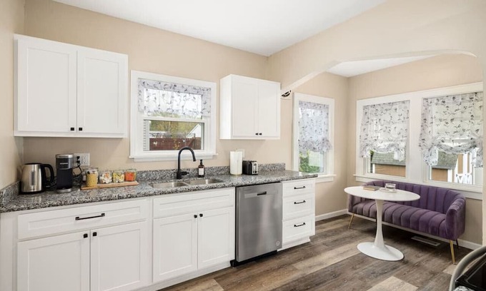Peoria House | Tranquil 3-Bed Retreat: Sleeps 7