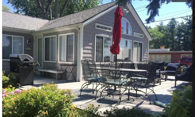 Vermilion House | Welcome to this charming 3-bedroom, 1-bathroom house located in Vermilion, OH