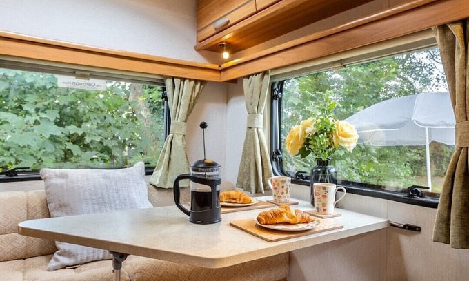Whitchurch House | Luxury Lunar Caravan Sleeps 6