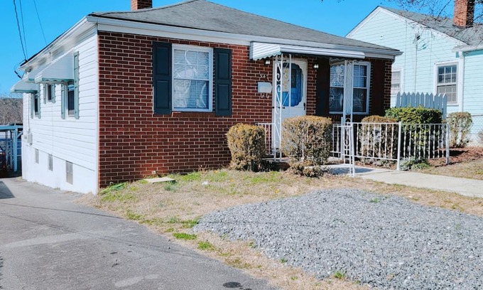 Mount Airy House | Retro Cozy Home Away from Home 2 bedroom home just outside downtown Mayberry