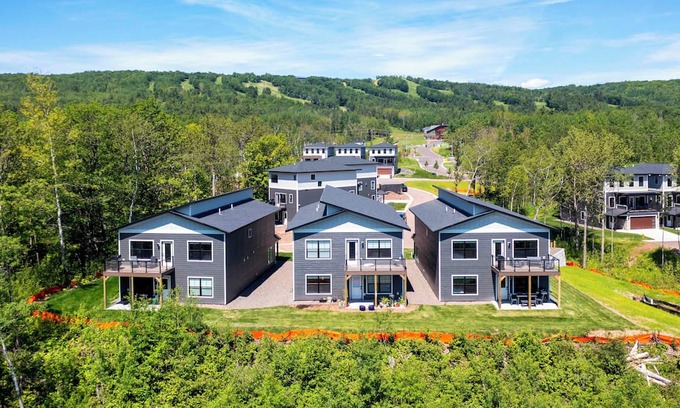 Duluth House | RiverWest Lakeview - Beautiful 2 BR pet friendly home at the base of Spirit Mtn.