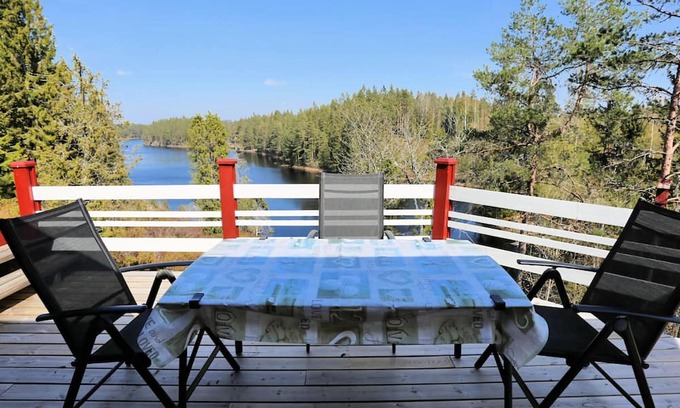 Tived Apartment | Holiday home by the lake
