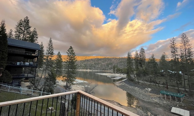 Wishon Cabin | Lake and dock access cabin… 3 bed/2 bath with bonus room…sleeps 12