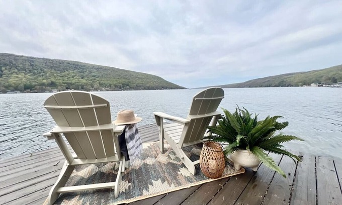 Scott House | Skaneateles Lake Escape: Cozy 2BR Waterfront Retreat