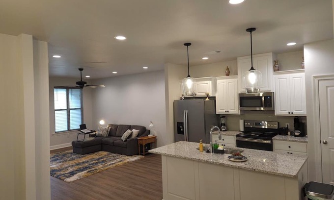 Highlands - Perkins House | Down Home Lodging in BTR