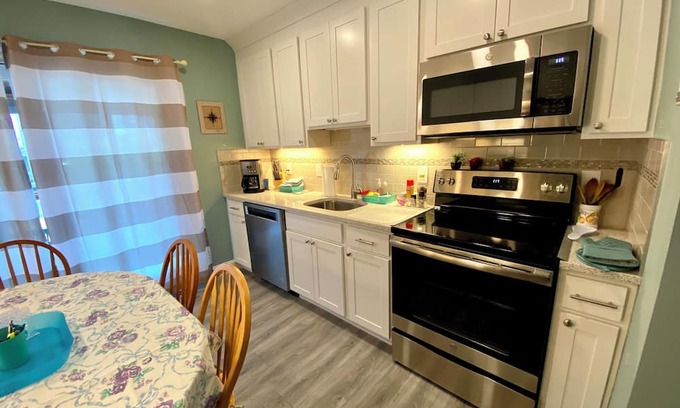 Leeds Point House | A Stone’s Throw to the Beach! Pets considered!