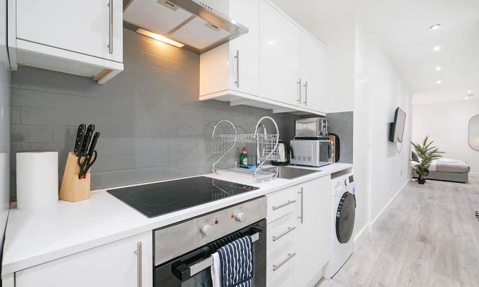 Corby Apartment | Corby City Centre Apt. 04 - Excellent Family Accommodation in Northamptonshire