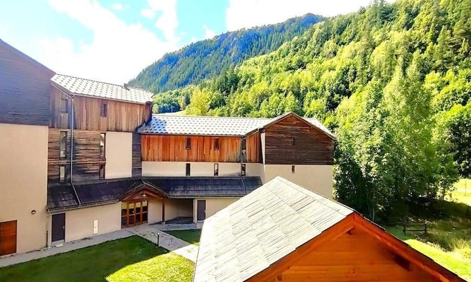 Vallouise-Pelvoux Apartment | 2nd floor, view mountain, balcony, ski locker, 35m², Pelvoux