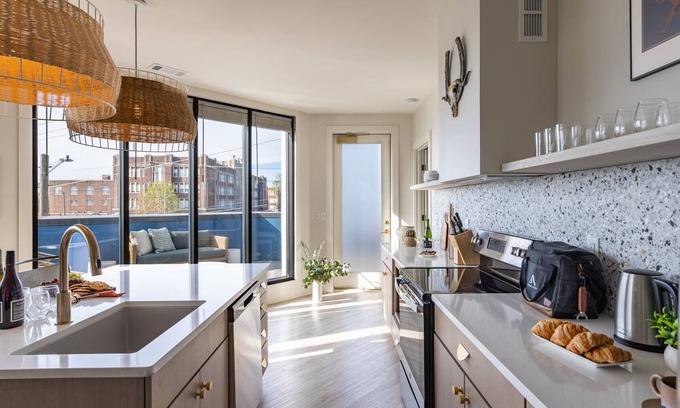 Five Points Apartment | Outrider 105 by AvantStay | 5mins to Broadway + Downtown