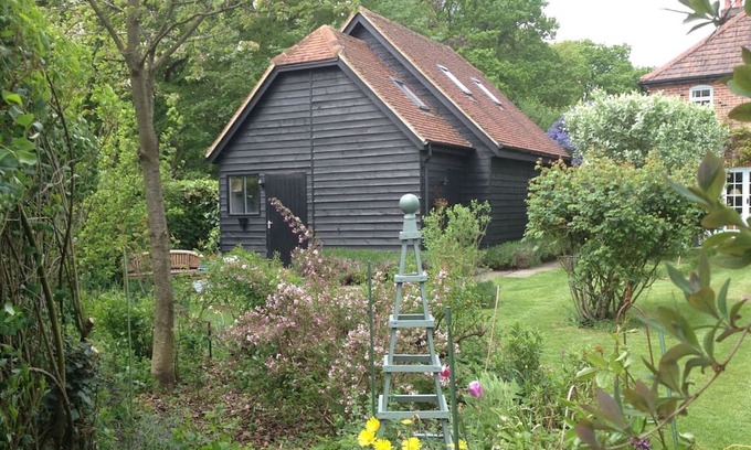 Much Hadham Apartment | Rural retreat B&B Herts, 20 mins from Stansted Airport, 50 mins from London