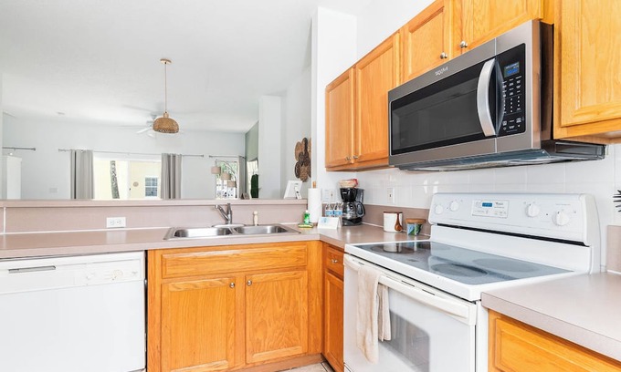 Crystal Cove House | Tranquil Townhome Close to All