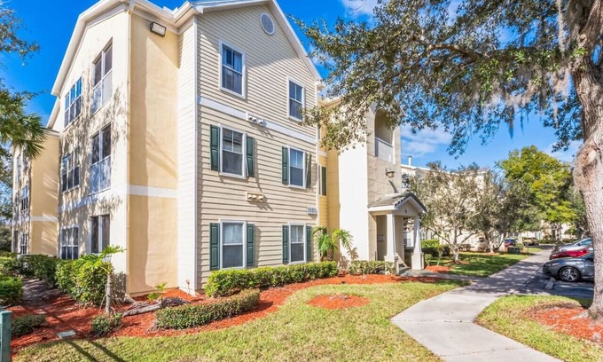New Tampa Apartment | Paradise Palms-Cali King Beds-EV ChargersAvailable