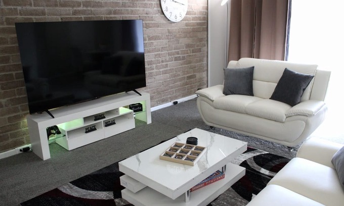 Monroeville Apartment | Your Stonecliffe Escape - Convenient location with a peaceful community feel!