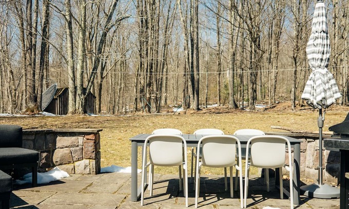Mountain Dale House | Mountain Dale Vacation Rental w/ Private Hot Tub!