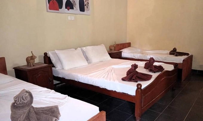 Habarana Cabin | Family Room - Eagles Wing's GuestHouse