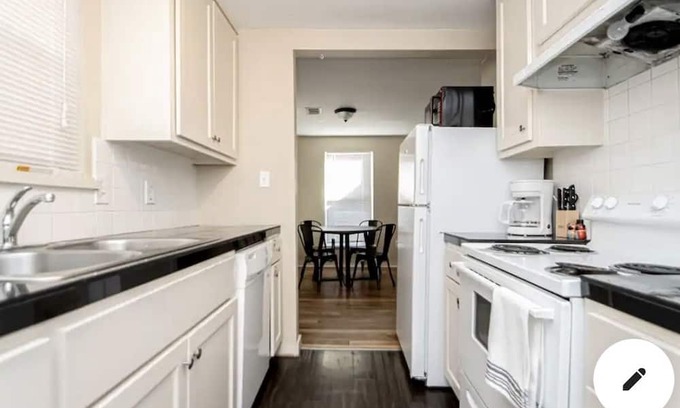 Capital View House | THE ROSE ON OAK!