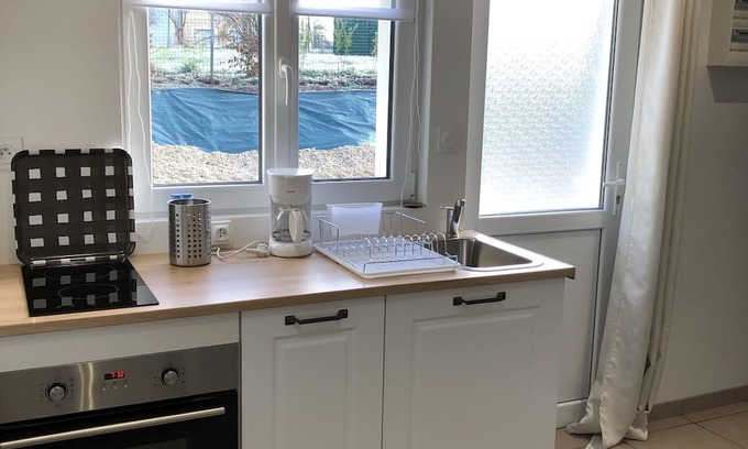 Verpel Apartment | Chez Marthe. Plain Pied de 25 m2 Tout Confort sur Terrain Clos, à la Campagne