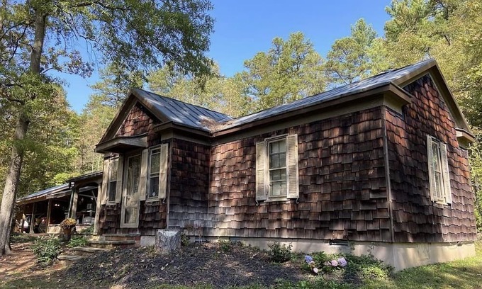 South Boston Cabin | Serene lake cabin