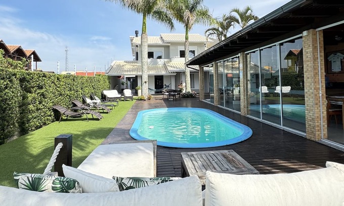 Palhoca Boat Rental | Maravilhosa casa frente Mar c/ piscina na Pinheira