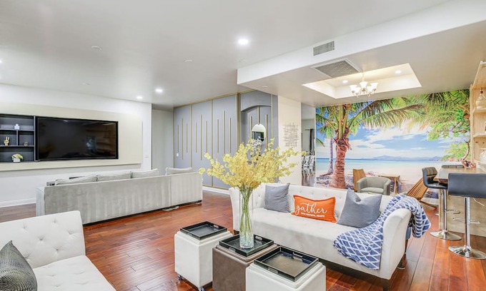 Anaheim Colony Historic District House | Spacious Anaheim Home < 30 Mi to DTLA!