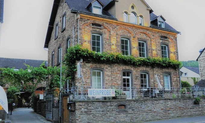 Ernst Apartment | “Winzerstube” in the Hommes winery