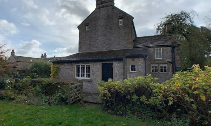 Foolow Cottage | Grade II Listed Peak District Property