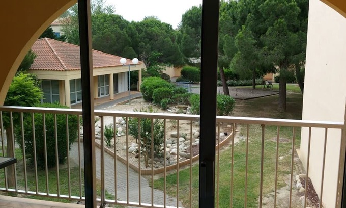 Les Hauts de Canet Apartment | Canet Cosy and air-conditioned apartment with swimming pool Garden view