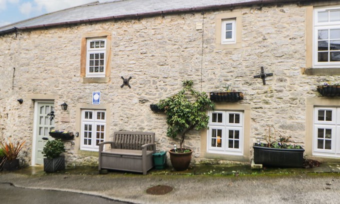 Great Longstone Cottage | HARROW COTTAGE, family friendly in Great Longstone
